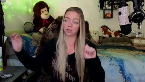 Snapshot of goddess_of_mars chatting on November 11, 2025, 4:40 pm Patricia Mars Goddess of Mars twitter thegoddessmindy online show from November 11, 2025, 4:40 pm