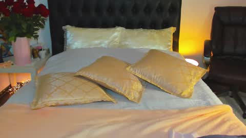 Snapshot of goddess_squirt_ chatting on October 19, 2025, 12:22 am Katrin online show from October 19, 2025, 12:22 am