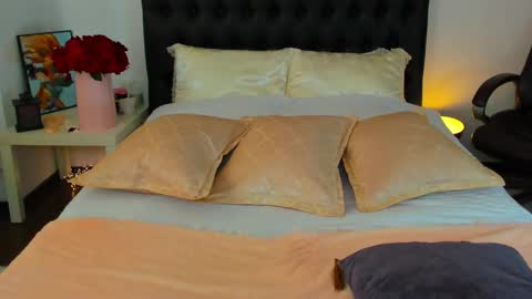 Snapshot of goddess_squirt_ chatting on October 27, 2025, 4:27 am Katrin online show from October 27, 2025, 4:27 am