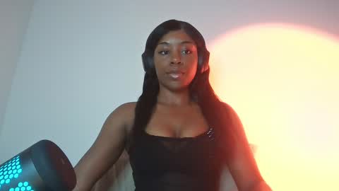 Snapshot of goddessblackk chatting on December 19, 2024, 3:40 am Miss Raven Black online show from December 19, 2024, 3:40 am