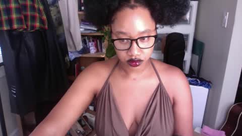 Snapshot of goddessdaisysky chatting on September 25, 2025, 12:25 am Goddess Daisy Sky online show from September 25, 2025, 12:25 am