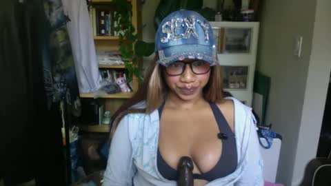 Snapshot of goddessdaisysky chatting on October 5, 2025, 3:32 pm Goddess Daisy Sky online show from October 5, 2025, 3:32 pm