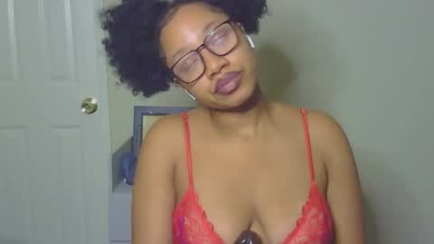 Snapshot of goddessdaisysky chatting on October 19, 2025, 1:28 am Goddess Daisy Sky online show from October 19, 2025, 1:28 am