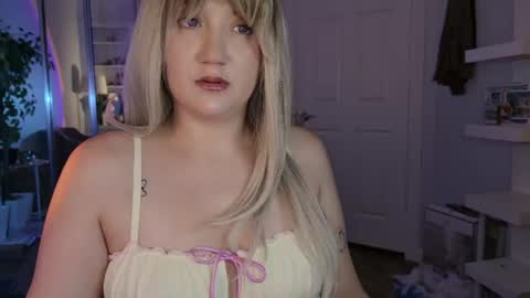 Snapshot of goddessemmy chatting on July 6, 2026, 5:04 am Goddess Emmy online show from July 6, 2026, 5:04 am