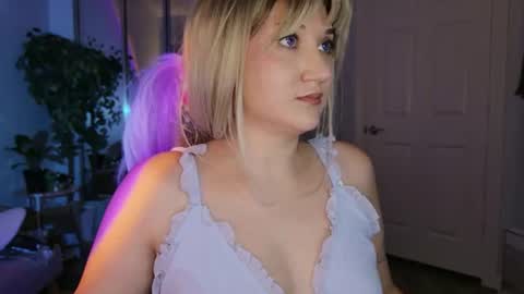 Snapshot of goddessemmy chatting on July 9, 2026, 5:33 am Goddess Emmy online show from July 9, 2026, 5:33 am