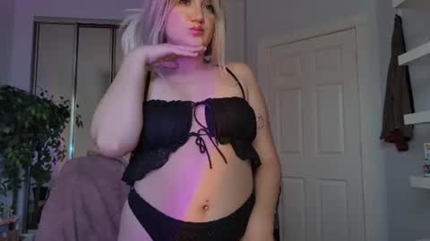 Snapshot of goddessemmy chatting on August 3, 2026, 4:55 pm Goddess Emmy online show from August 3, 2026, 4:55 pm