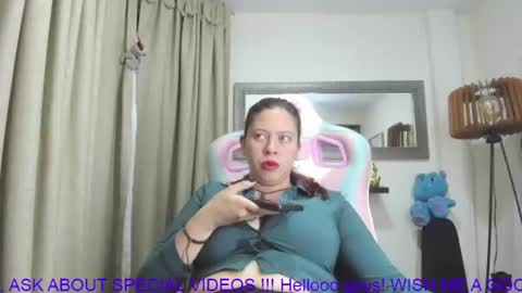 Snapshot of goddessjessica_roger chatting on June 18, 2026, 4:46 am Goddess Jessica and slave Roger online show from June 18, 2026, 4:46 am