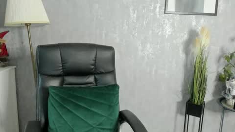 Snapshot of goddessmiaa chatting on December 7, 2024, 7:27 am Mistress online show from December 7, 2024, 7:27 am