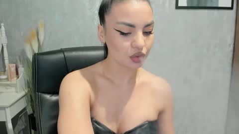 Snapshot of goddessmiaa chatting on February 8, 2025, 11:33 am Mistress online show from February 8, 2025, 11:33 am