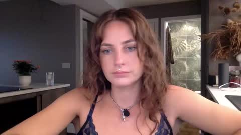Snapshot of goddessmiamuse chatting on February 5, 2026, 9:25 am goddessmiamuse online show from February 5, 2026, 9:25 am