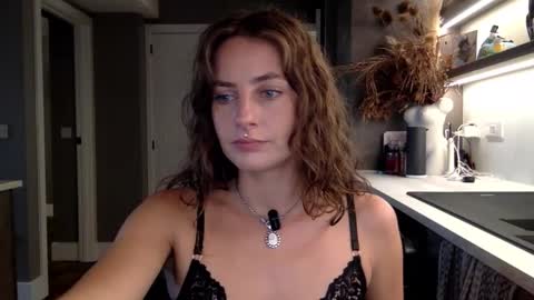 Snapshot of goddessmiamuse chatting on February 6, 2026, 10:40 am goddessmiamuse online show from February 6, 2026, 10:40 am