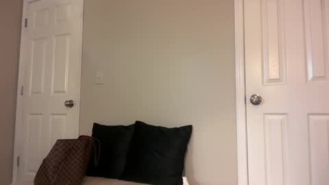 Crazzyboutrain online show from October 8, 2025, 6:55 am