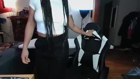 Snapshot of goddesstinaruiz chatting on January 9, 2025, 11:56 pm Goddess Tina 3 online show from January 9, 2025, 11:56 pm