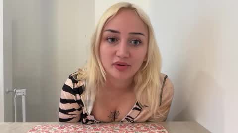 goddesstrina4 online show from April 24, 2026, 8:06 am