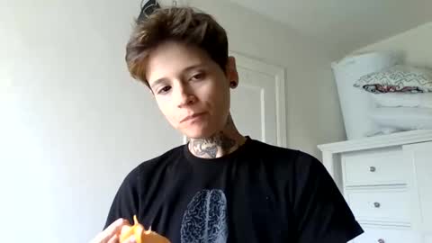 L online show from March 10, 2025, 10:02 pm