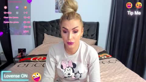 Snapshot of golddivine00 chatting on February 24, 2026, 5:05 am Nicole.. online show from February 24, 2026, 5:05 am