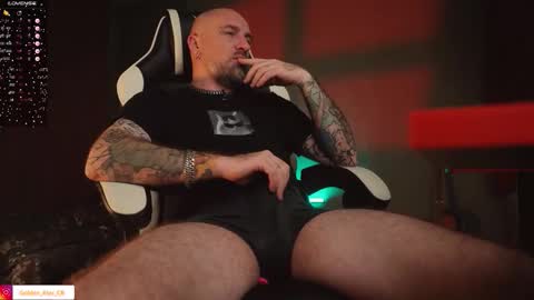 Snapshot of golden_alex chatting on October 29, 2025, 11:39 pm Alex online show from October 29, 2025, 11:39 pm