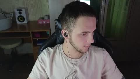 Snapshot of golden_boyyy21 chatting on June 9, 2026, 8:42 pm Golden boyyy21 online show from June 9, 2026, 8:42 pm