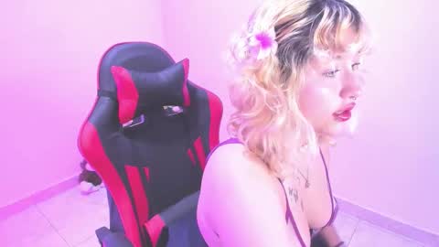 goldencurly  online show from February 24, 2026, 12:25 pm