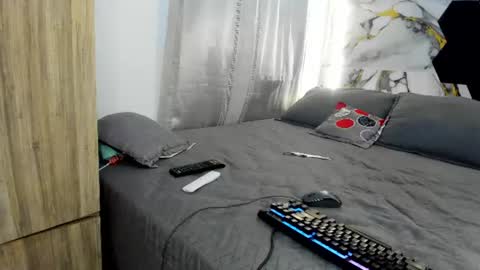 Snapshot of goldendesirexx_ chatting on June 28, 2026, 6:47 pm Golden online show from June 28, 2026, 6:47 pm