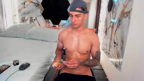 Snapshot of goldendesirexx_ chatting on July 8, 2026, 6:45 pm Golden online show from July 8, 2026, 6:45 pm