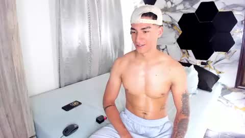 Snapshot of goldendesirexx_ chatting on July 30, 2026, 7:02 pm Golden online show from July 30, 2026, 7:02 pm