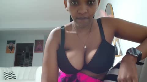 goldenmusexo online show from April 13, 2026, 12:05 am