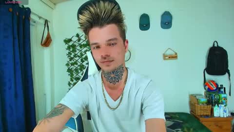 Snapshot of goldy_loyal99 chatting on May 14, 2026, 9:32 pm Goldy Loyal93 online show from May 14, 2026, 9:32 pm