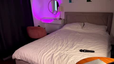 Dee online show from November 12, 2025, 10:04 am