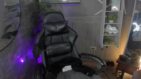 gomez420sofi online show from January 26, 2025, 7:42 am