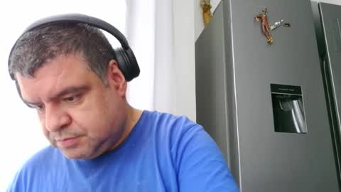 gomezgonz5 online show from October 15, 2025, 10:26 am