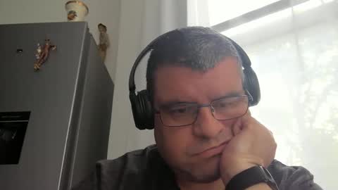 gomezgonz5 online show from October 18, 2025, 3:24 pm