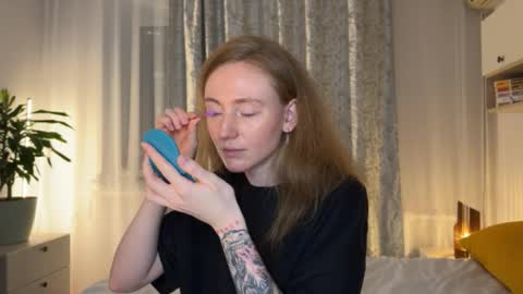 Polly online show from December 3, 2025, 1:53 pm