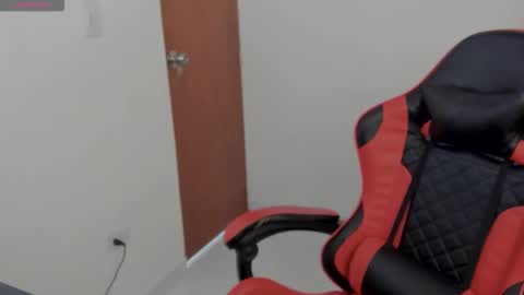 Snapshot of goodboy69i chatting on September 28, 2025, 1:27 pm goodboy69i online show from September 28, 2025, 1:27 pm