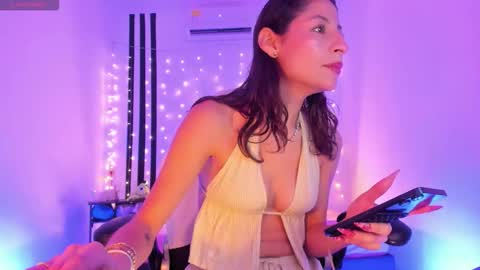 i am Jessi  I love animals and drawing I hope to get along with everyone. XOXO online show from February 28, 2026, 8:21 pm