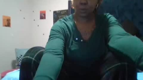 Snapshot of gotcake713 chatting on November 17, 2025, 8:14 pm Sue Goddess online show from November 17, 2025, 8:14 pm