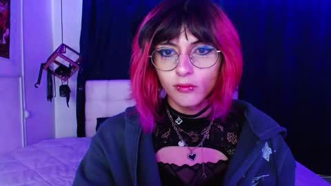 goth_minerva online show from November 3, 2025, 1:12 pm
