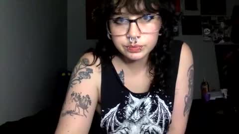 Snapshot of gothgoddessrose666 chatting on May 26, 2026, 3:35 am Goddessr0se online show from May 26, 2026, 3:35 am
