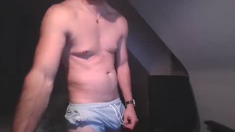 goura2000 online show from September 18, 2025, 9:06 pm