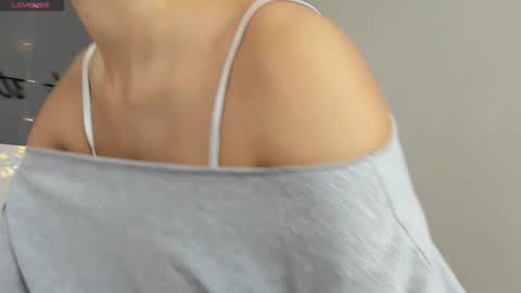 grace_louis online show from December 15, 2025, 4:28 am