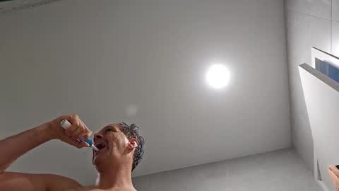 Snapshot of grattitude chatting on November 12, 2025, 9:03 pm grattitude online show from November 12, 2025, 9:03 pm