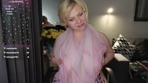 Snapshot of gray_swann chatting on February 17, 2025, 10:14 pm Ray online show from February 17, 2025, 10:14 pm