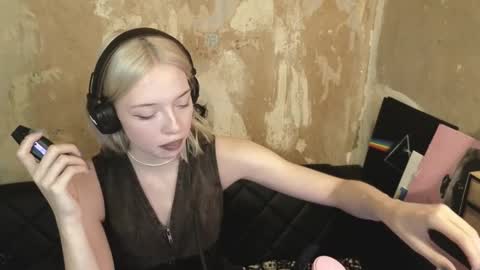 Snapshot of graylovescookies chatting on December 7, 2024, 7:43 pm graylovescookies online show from December 7, 2024, 7:43 pm