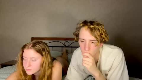 Snapshot of grayzee_ chatting on February 22, 2025, 5:57 pm Gray and Milly online show from February 22, 2025, 5:57 pm