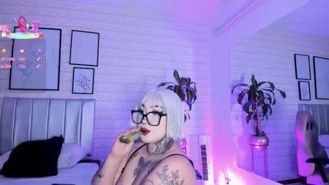 Snapshot of greennbella chatting on November 11, 2025, 7:14 pm online show from November 11, 2025, 7:14 pm