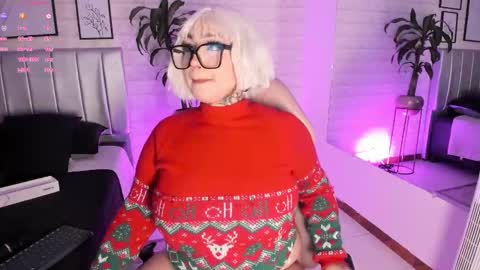 Snapshot of greennbella chatting on December 2, 2025, 7:09 pm online show from December 2, 2025, 7:09 pm