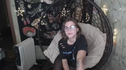 Lina online show from November 4, 2025, 4:50 pm