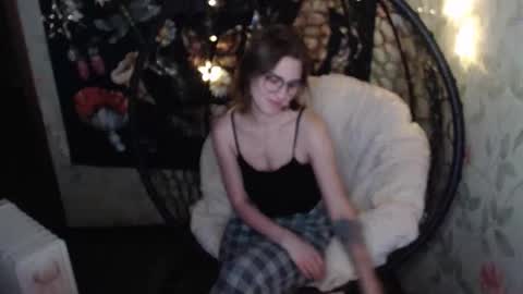 Lina online show from November 30, 2025, 1:59 pm