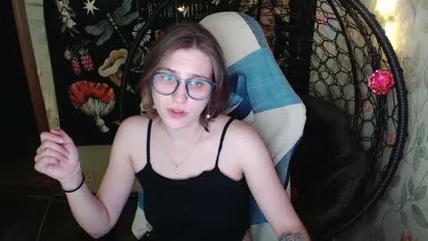 Lina online show from May 18, 2026, 6:25 pm