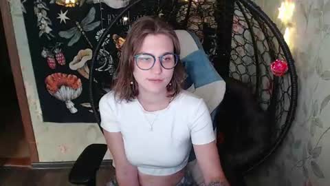 Snapshot of greenwitch9 chatting on July 14, 2026, 10:21 am Lina online show from July 14, 2026, 10:21 am